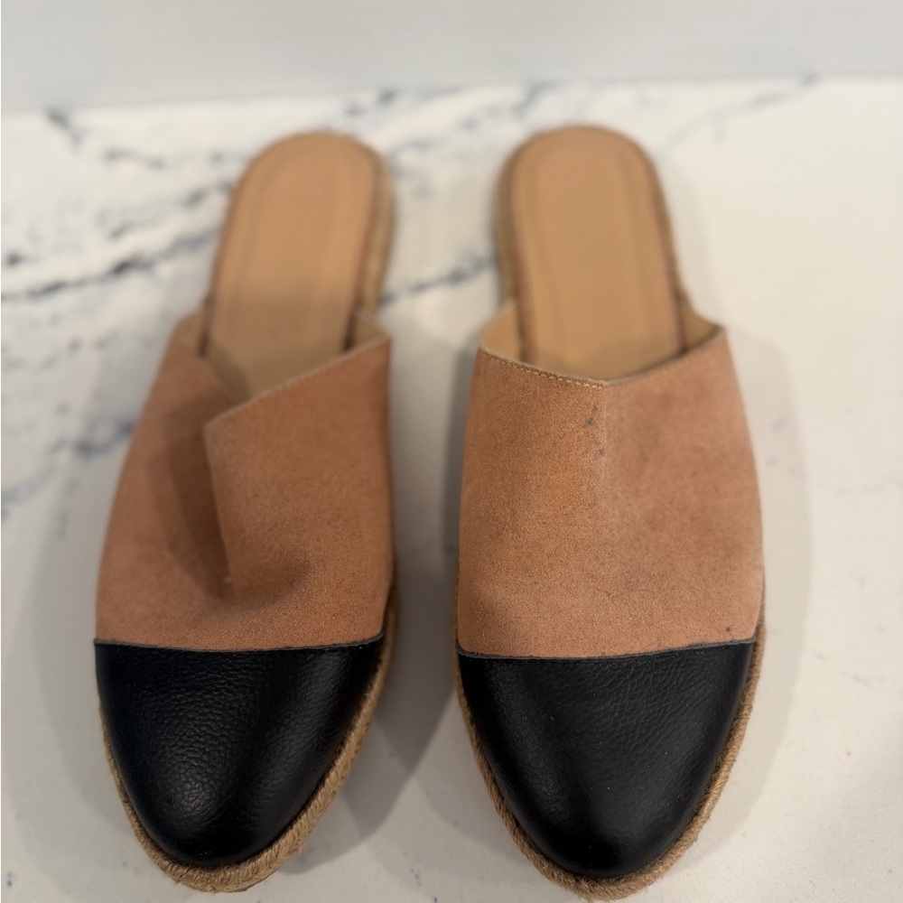 Kaanas Tan and Black Mules